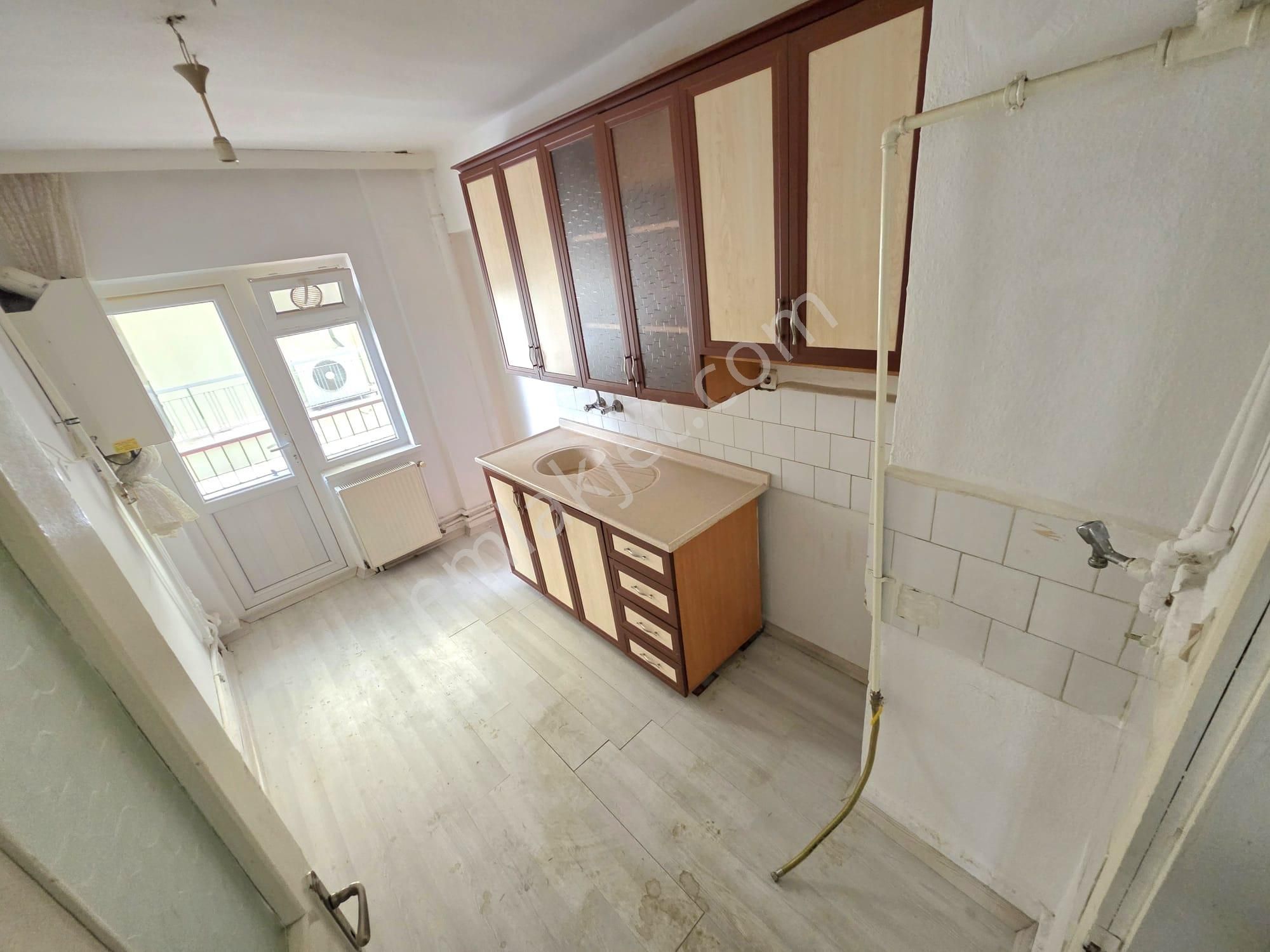 İnce Emlak! Tan Büyük Kayaş' Ta Tren İstasyon Dibi Ara Kat Güney Cephe 3+1 Daire - Görsel 5