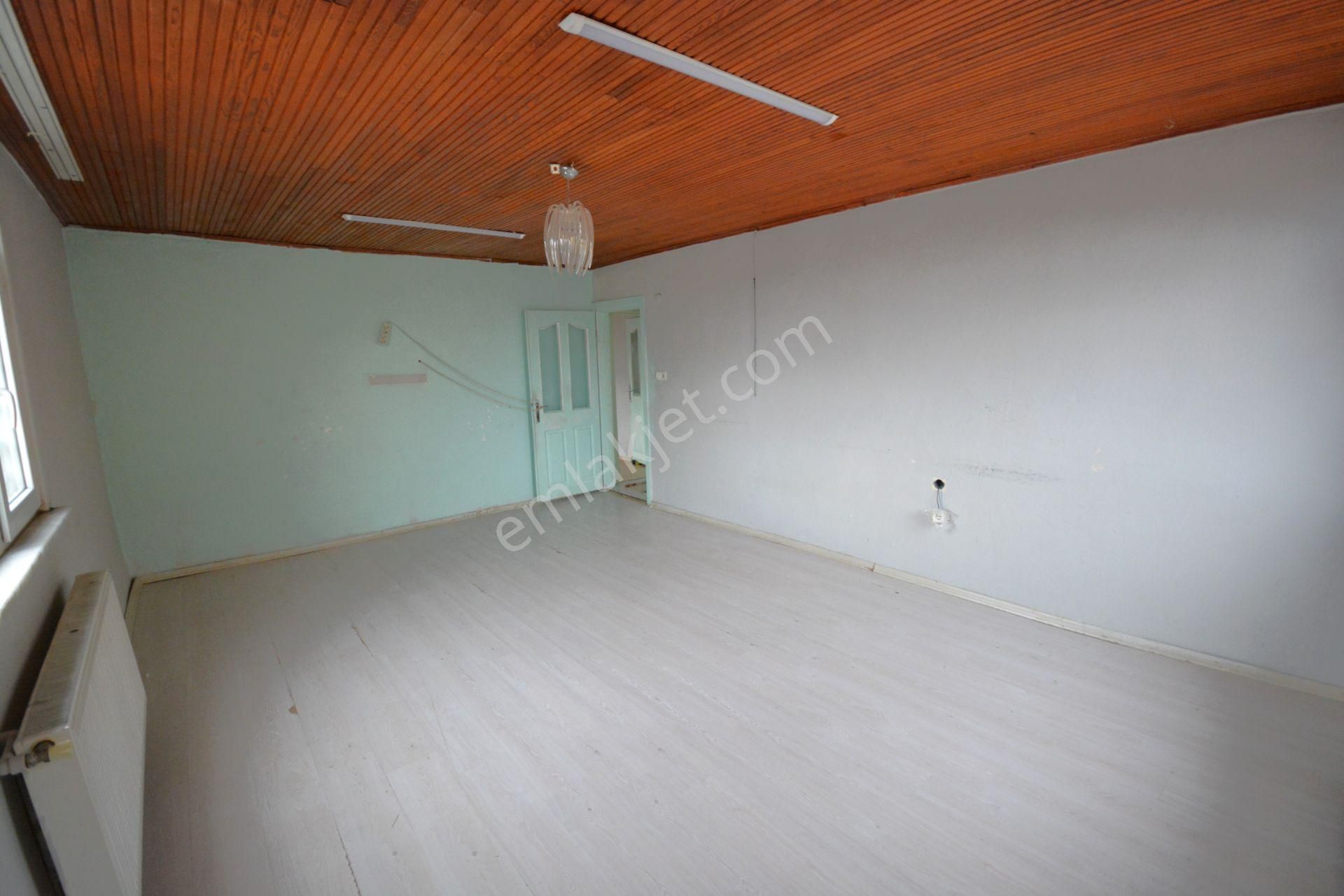 Satılık 85 M² Çok Uygun Fiyata!! 2+1 Toprak Hisseli Çatı Katı Daire - Görsel 3