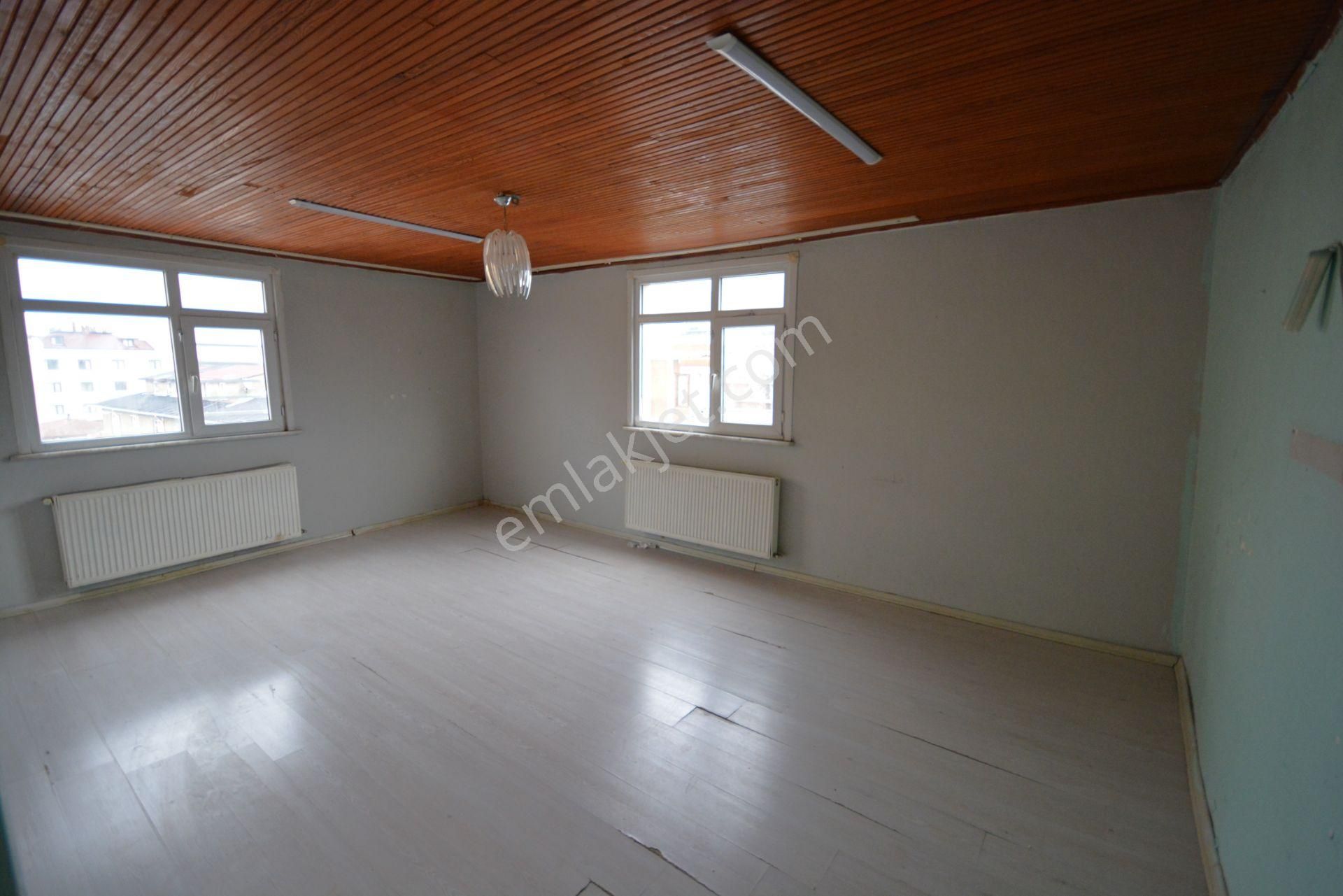 Satılık 85 M² Çok Uygun Fiyata!! 2+1 Toprak Hisseli Çatı Katı Daire