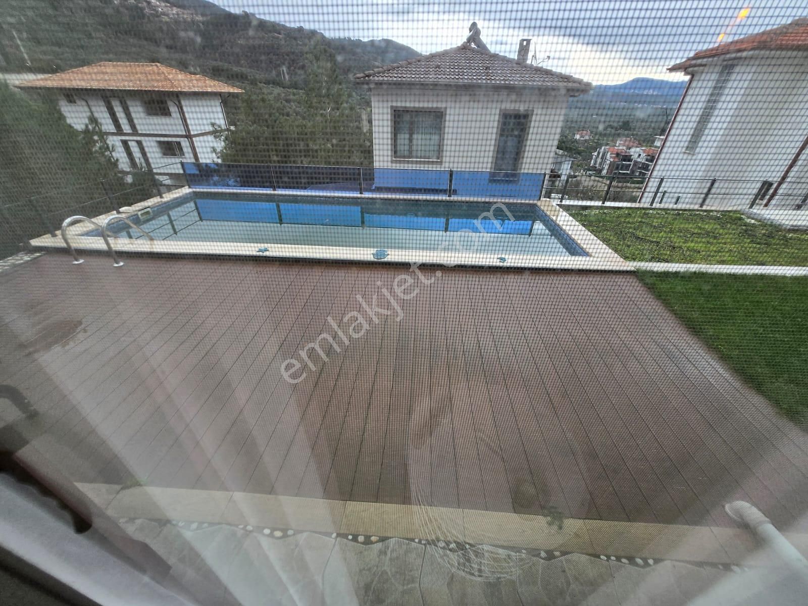 Kardeş'ten Güre'de Havuzlu Bahçeli Süper Lüks Tam Müstakil 5+2 Villa - Görsel 8