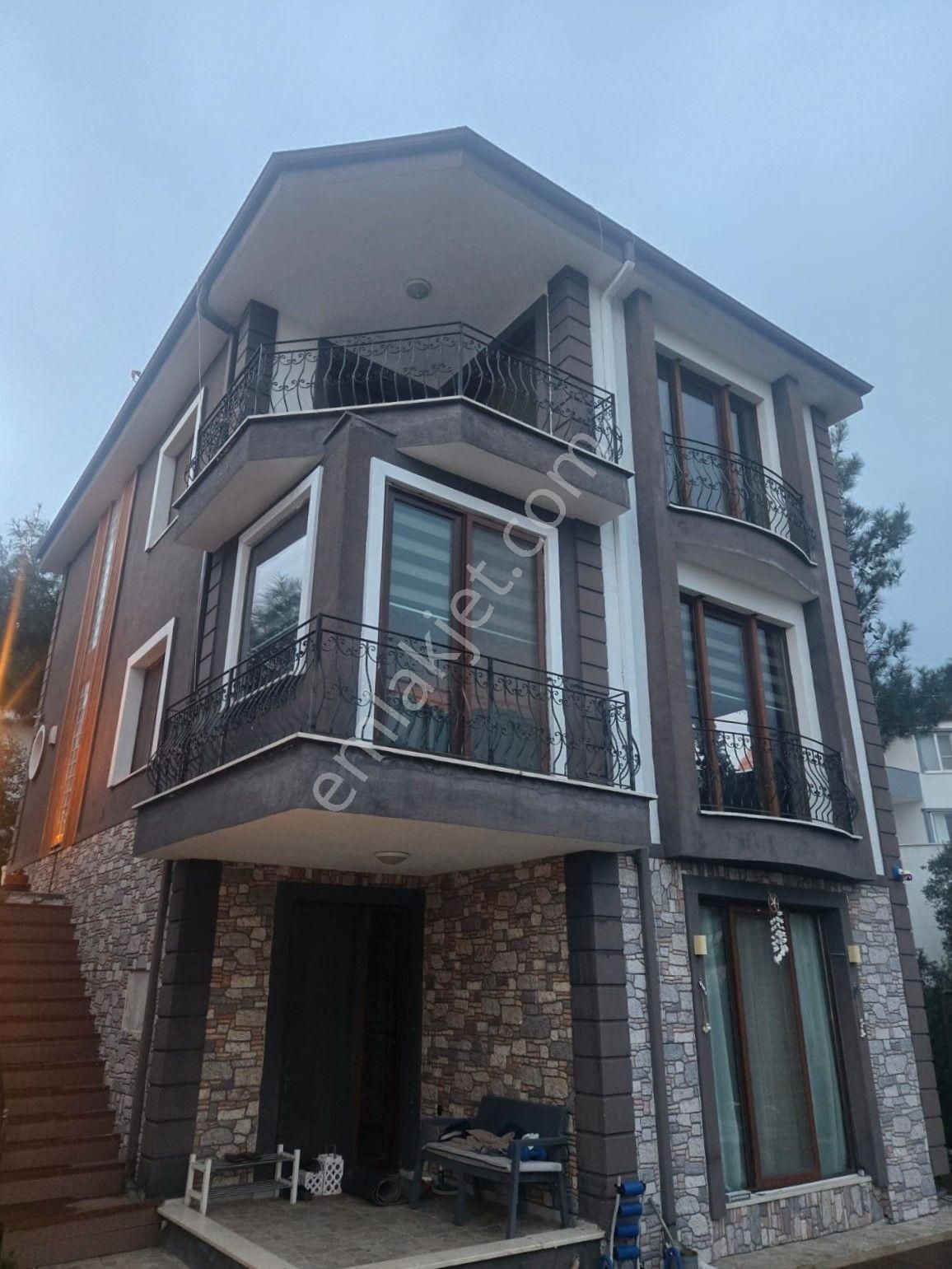 Kardeş'ten Güre'de Havuzlu Bahçeli Süper Lüks Tam Müstakil 5+2 Villa - Görsel 4