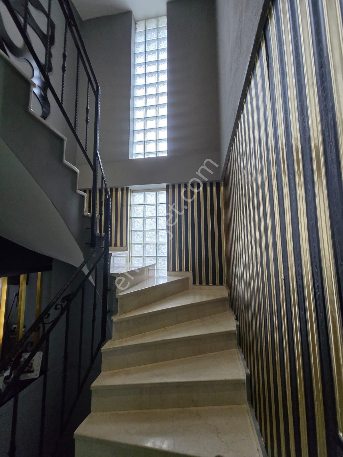 Kardeş'ten Güre'de Havuzlu Bahçeli Süper Lüks Tam Müstakil 5+2 Villa - Görsel 24