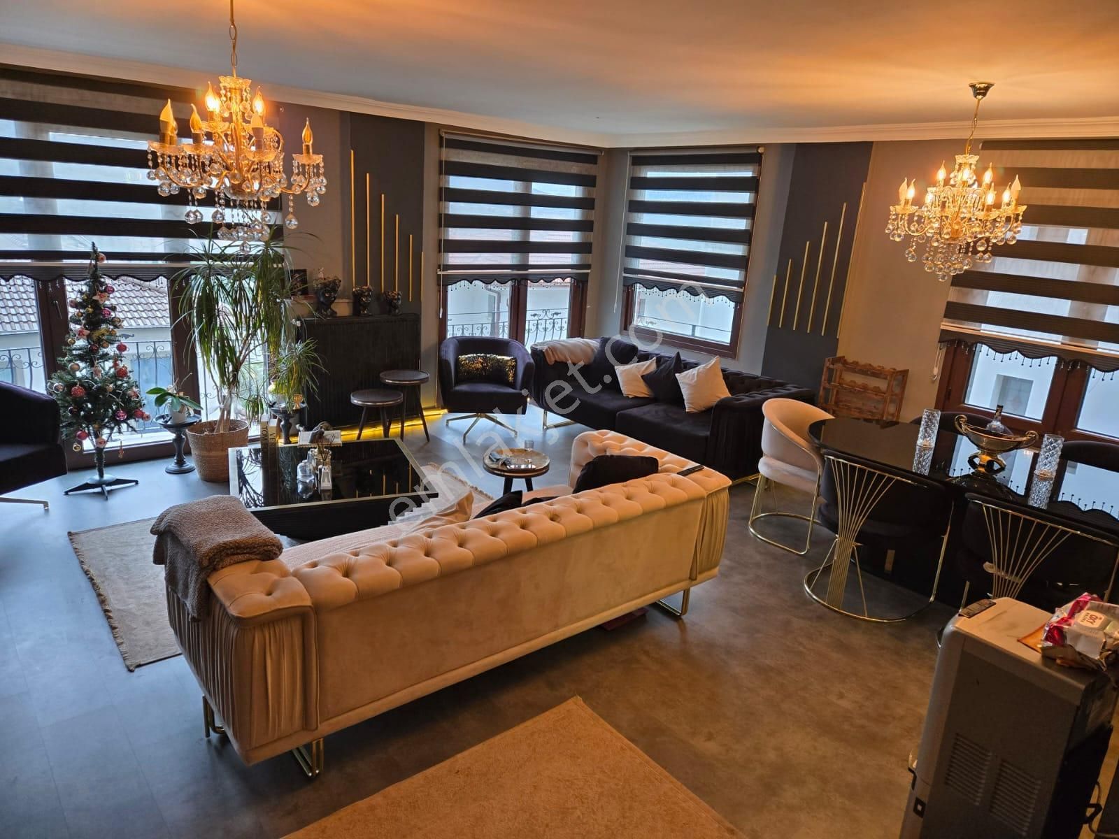 Kardeş'ten Güre'de Havuzlu Bahçeli Süper Lüks Tam Müstakil 5+2 Villa - Görsel 15