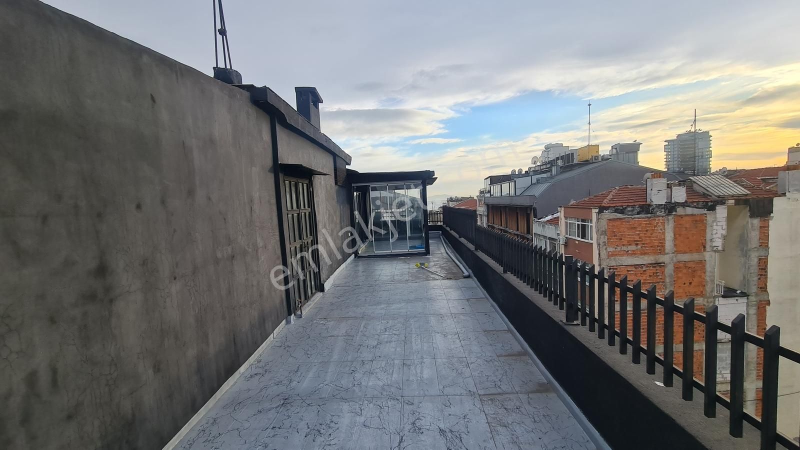 Ebuzziya Caddesi Üzeri En Üst Kat Teras Çıkışlı Camlı 10m2 Depo - Görsel 3