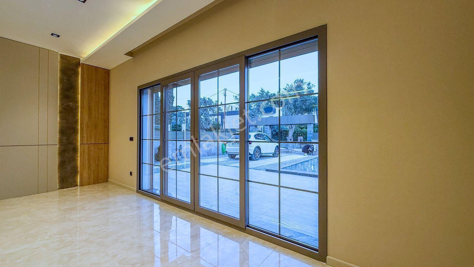 Özel Havuzlu Ve Geniş Bahçeli Tek Müstakil Villa - Görsel 15