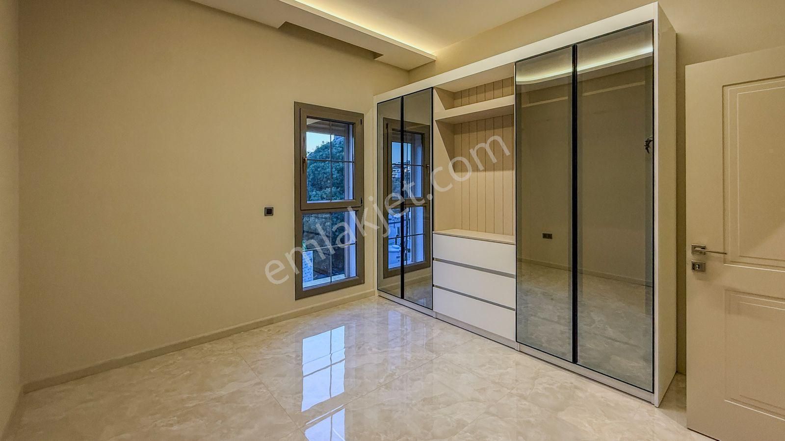 Özel Havuzlu Ve Geniş Bahçeli Tek Müstakil Villa - Görsel 19