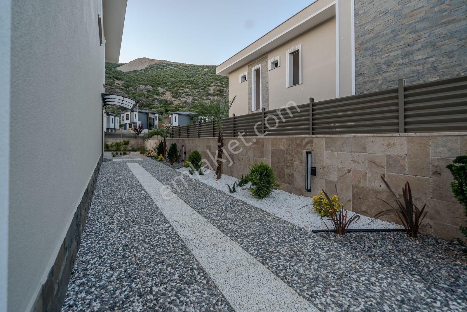 Özel Havuzlu Ve Geniş Bahçeli Tek Müstakil Villa - Görsel 9