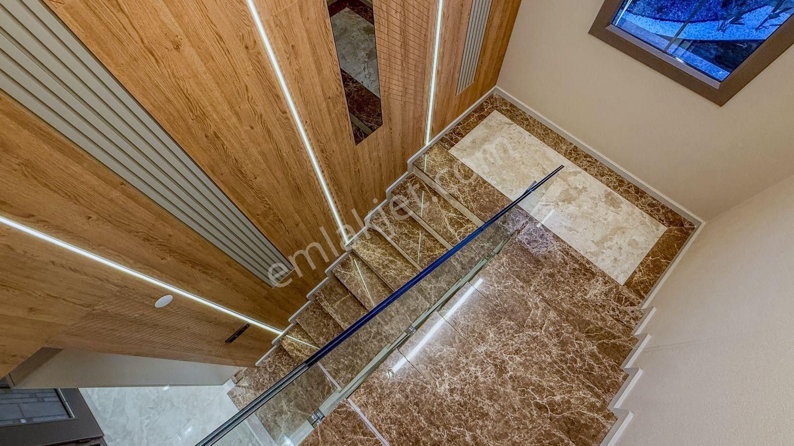 Özel Havuzlu Ve Geniş Bahçeli Tek Müstakil Villa - Görsel 22