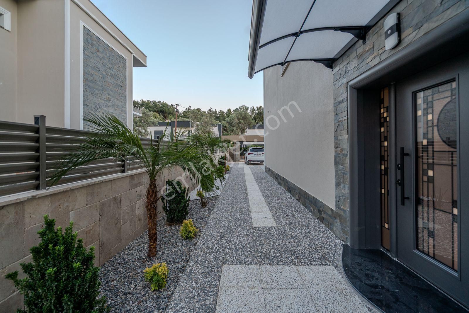 Özel Havuzlu Ve Geniş Bahçeli Tek Müstakil Villa - Görsel 11