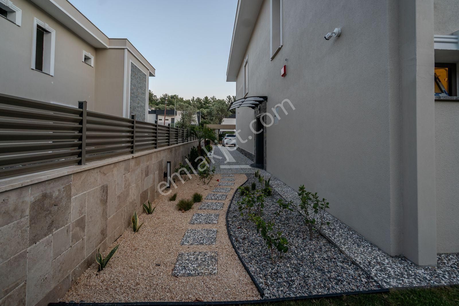 Özel Havuzlu Ve Geniş Bahçeli Tek Müstakil Villa - Görsel 8