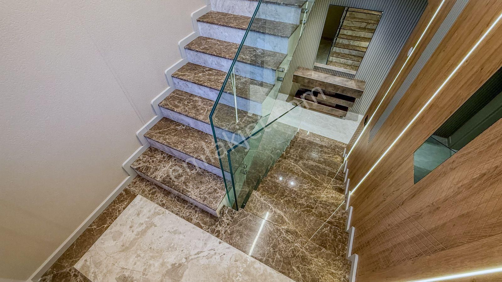 Özel Havuzlu Ve Geniş Bahçeli Tek Müstakil Villa - Görsel 16