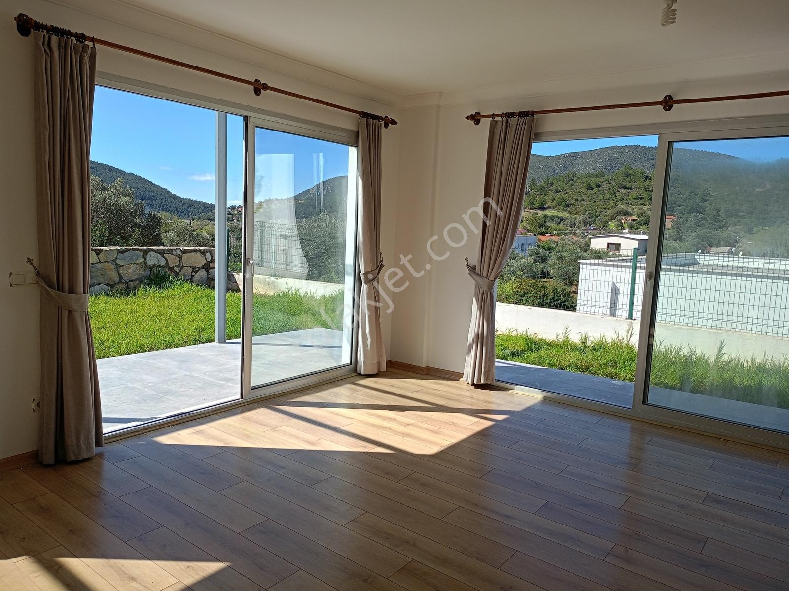 Yalıçiftlikte 500 M² Arsada Tam Müstakil Bahçeli 3+1 Villa - Görsel 16
