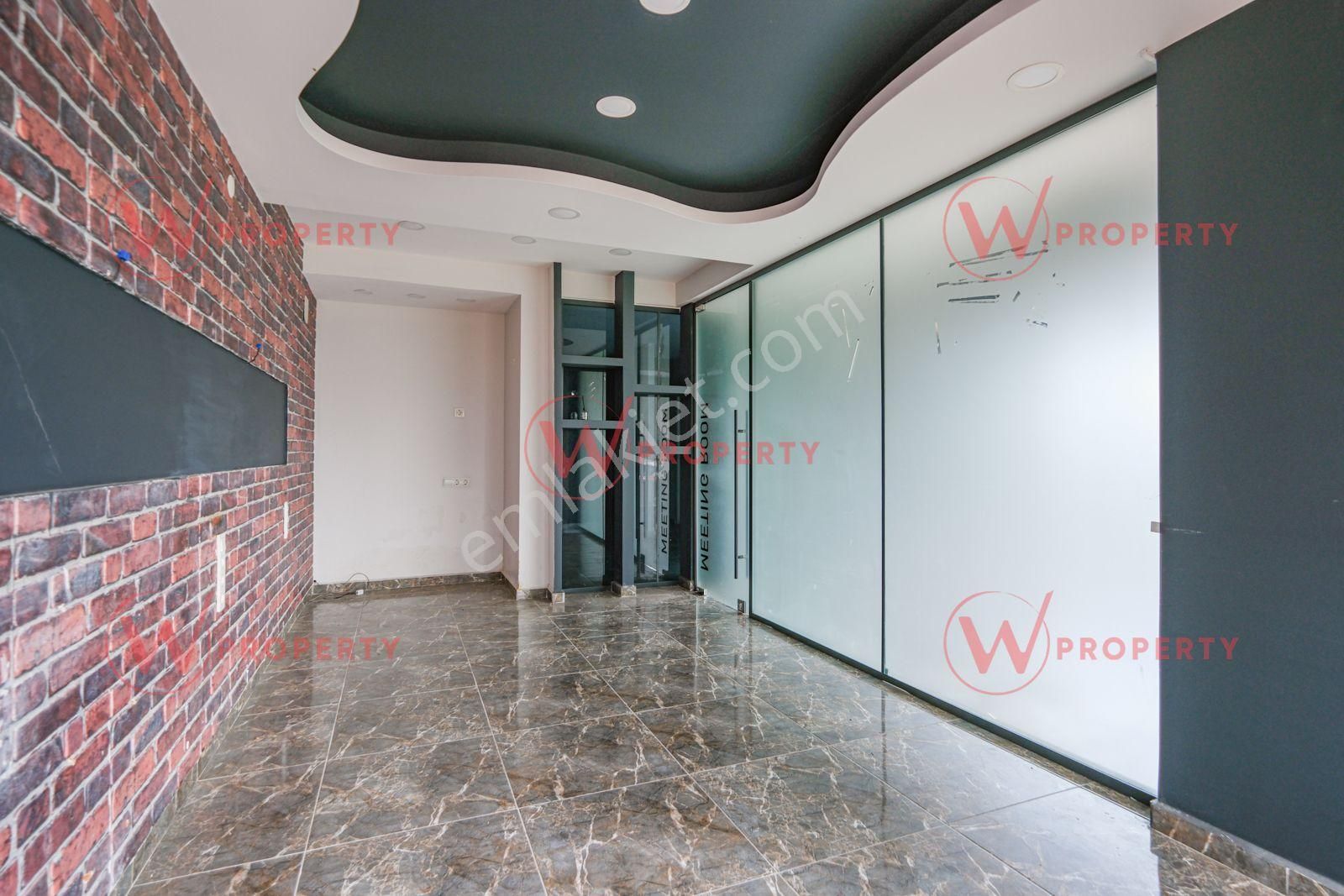 W Property Palm City Civarında Geniş Ön Kullanıma Sahip İşyeri - Görsel 8