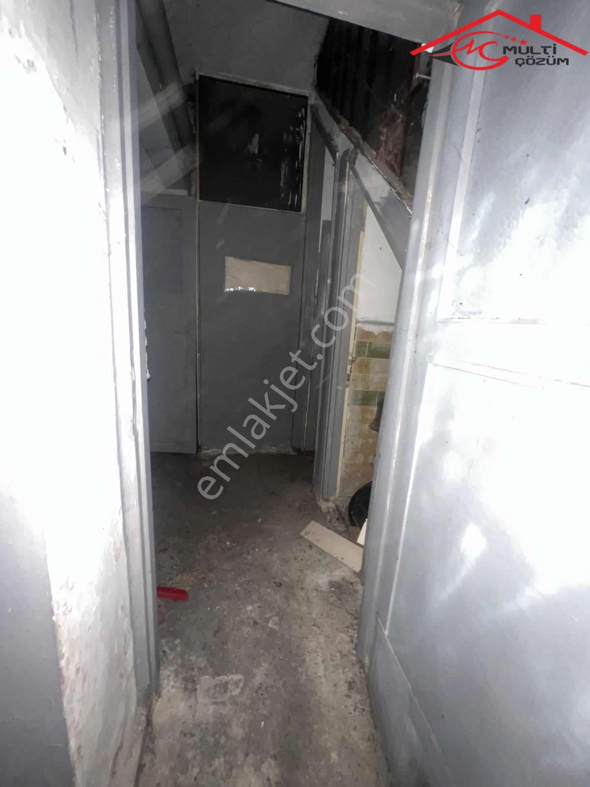 Yenibosna Zafer Mahallesinde Kiralık İşyeri Dükkan Depo Atölye - Görsel 8