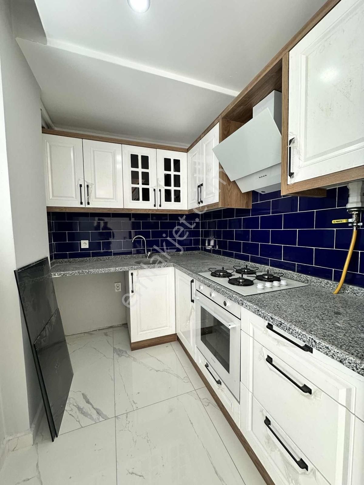 Emir Yapıdan İzbana Yakın Lüx Daire - Görsel 13