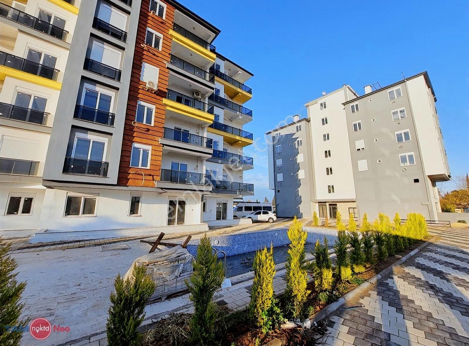 Havuzlu Güvenlikli Yol Üzeri Kiralık Sıfır Mesken - Görsel 15