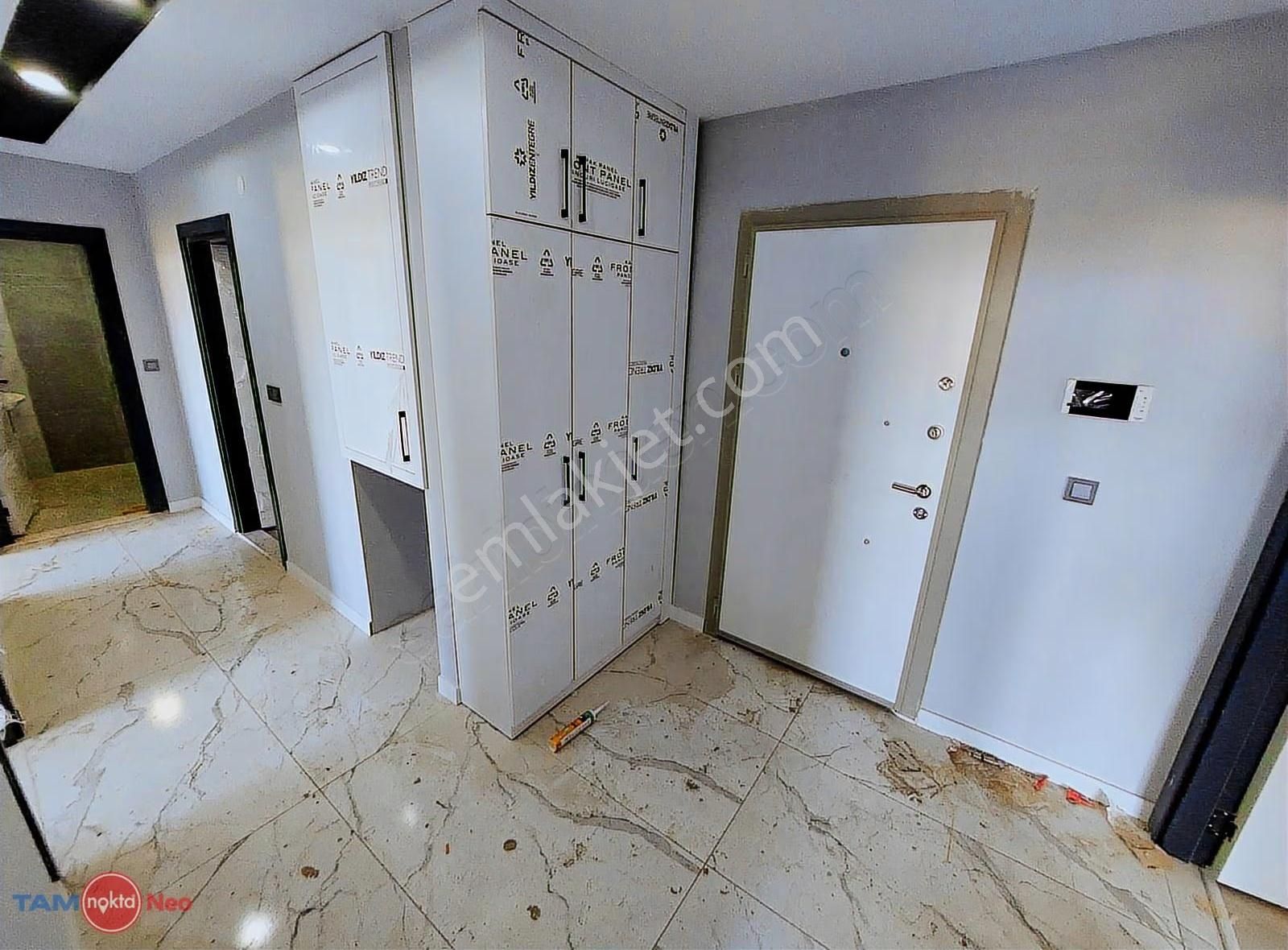 Havuzlu Güvenlikli Yol Üzeri Kiralık Sıfır Mesken - Görsel 11