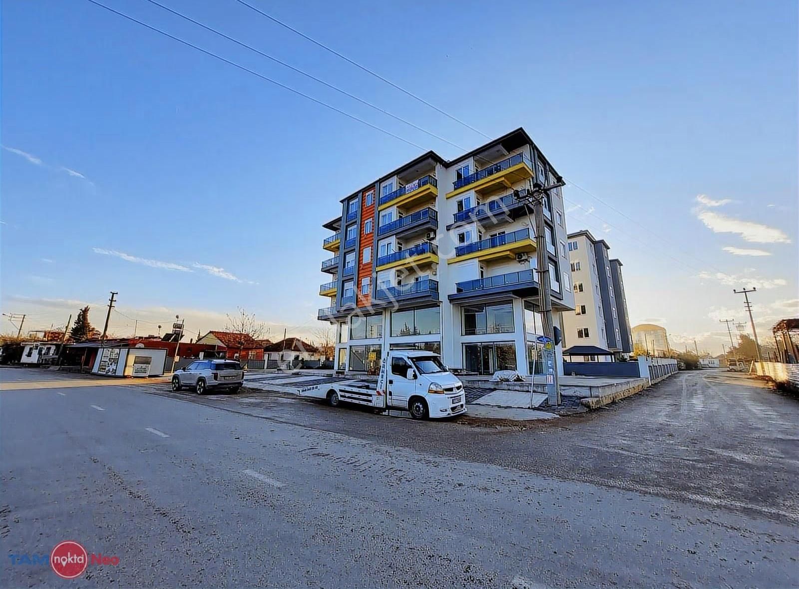 Havuzlu Güvenlikli Yol Üzeri Kiralık Sıfır Mesken - Görsel 12