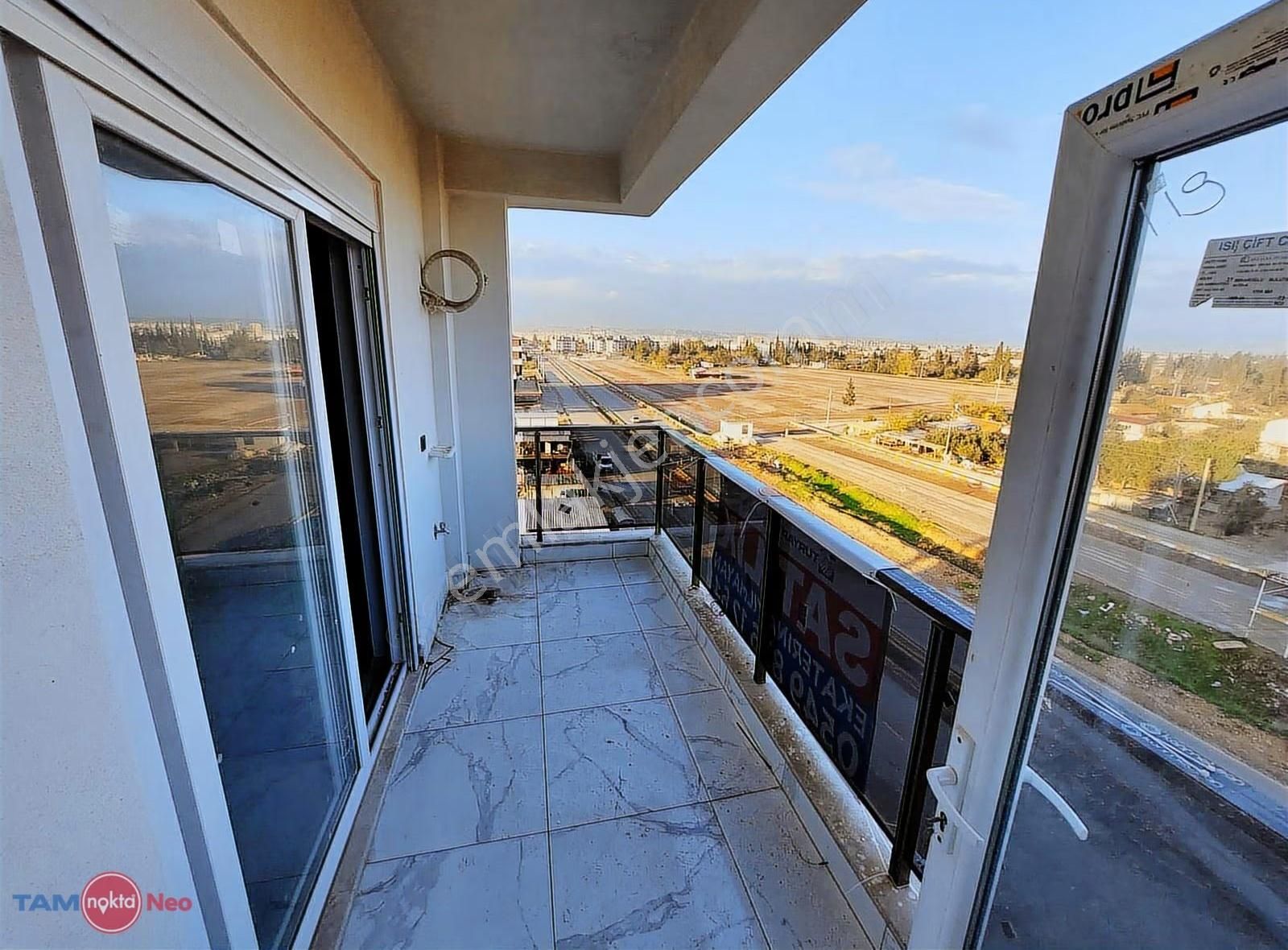 Havuzlu Güvenlikli Yol Üzeri Kiralık Sıfır Mesken - Görsel 17