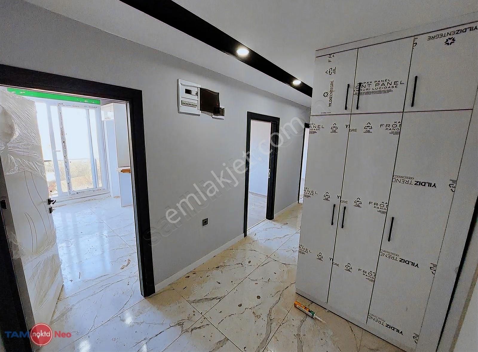 Havuzlu Güvenlikli Yol Üzeri Kiralık Sıfır Mesken - Görsel 2