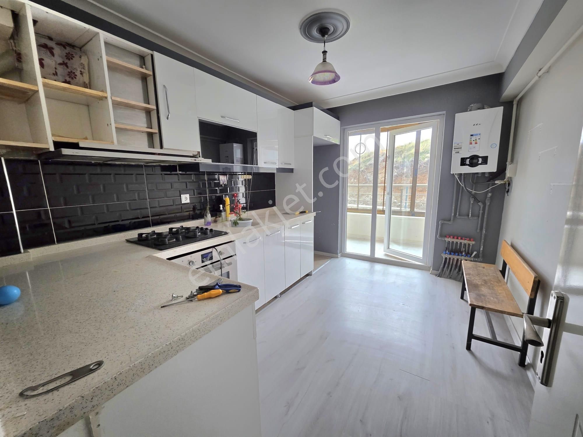 İnce Emlak' Tan Şahap Gürler' De Giyinme Odalı Ebeveyn Banyolu Masrafsız Daire - Görsel 3