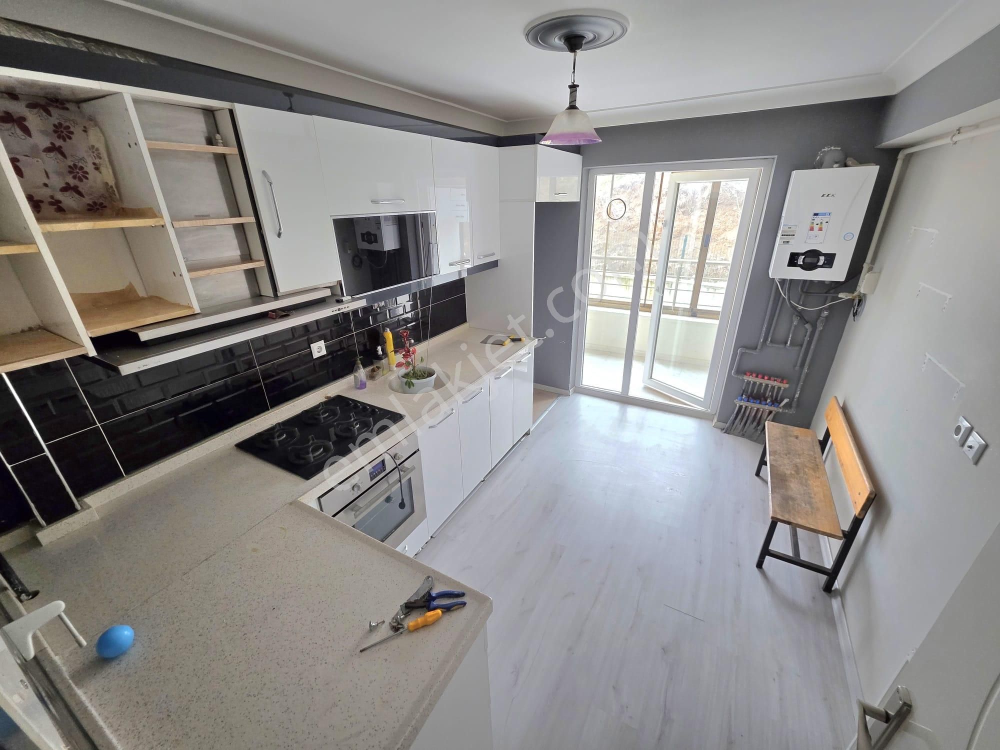 İnce Emlak' Tan Şahap Gürler' De Giyinme Odalı Ebeveyn Banyolu Masrafsız Daire - Görsel 2