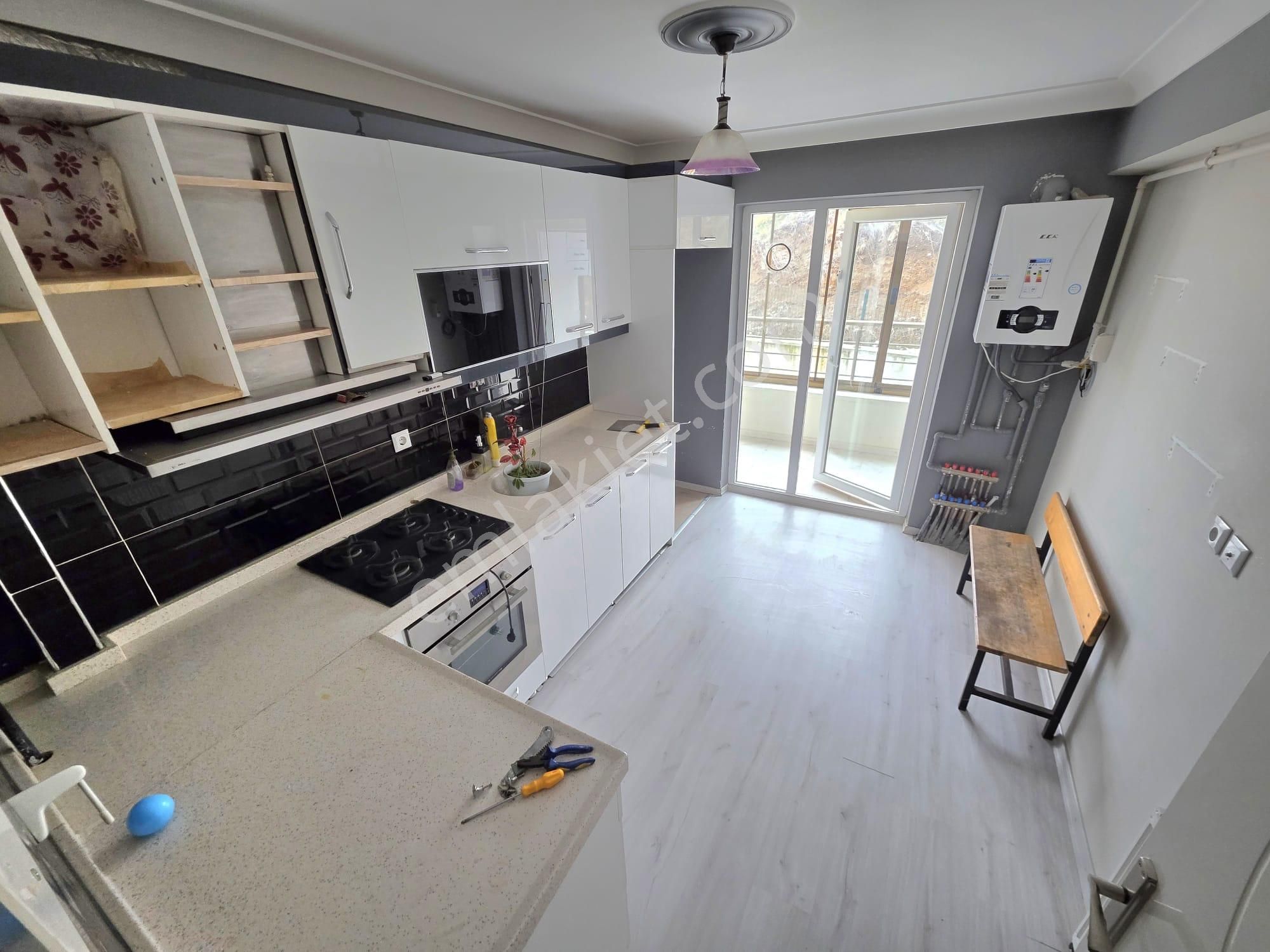 İnce Emlak' Tan Şahap Gürler' De Giyinme Odalı Ebeveyn Banyolu Masrafsız Daire - Görsel 9