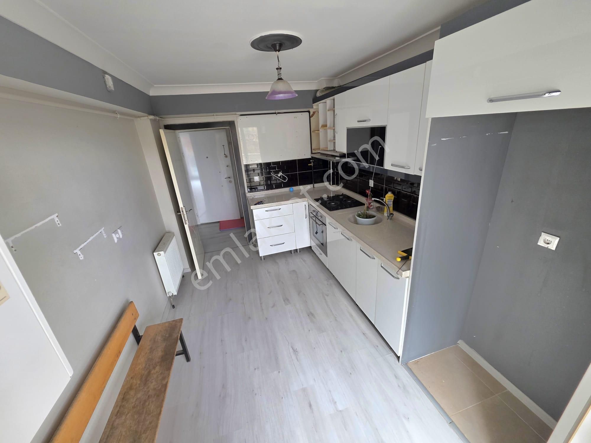 İnce Emlak' Tan Şahap Gürler' De Giyinme Odalı Ebeveyn Banyolu Masrafsız Daire - Görsel 4