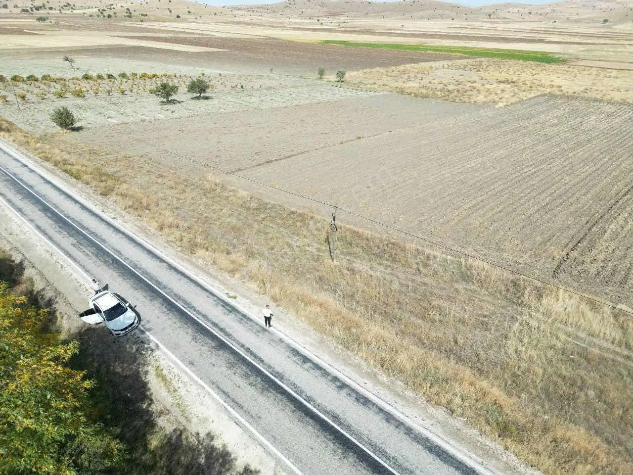 Yeşilova_ilçenin_dibinde_salda_gölüne_çok_yakın_asfalta_cephe - Görsel 8