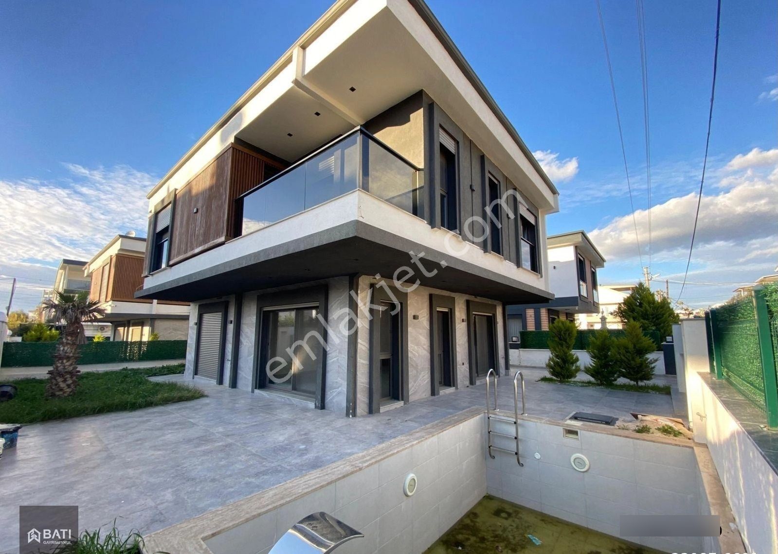 Didim Mavişehir'de Satılık 4+1 Havuzlu Villa