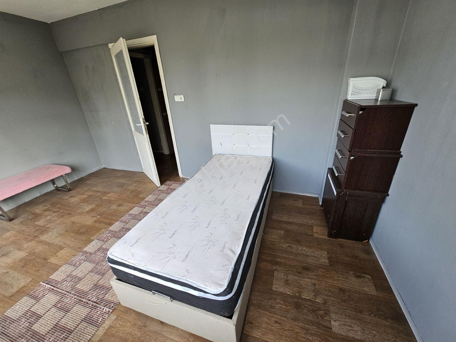 Kocamustafapaşa Merkezde Bayana Tek Oda Eşyalı 3.kat Paylaşımlı - Görsel 18