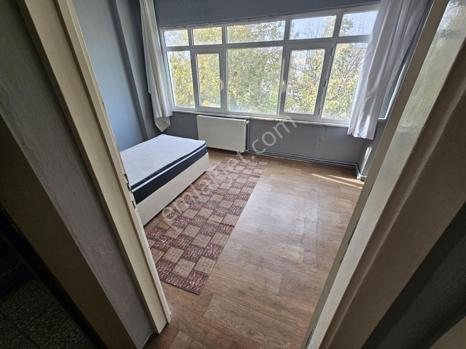 Kocamustafapaşa Merkezde Bayana Tek Oda Eşyalı 3.kat Paylaşımlı - Görsel 12