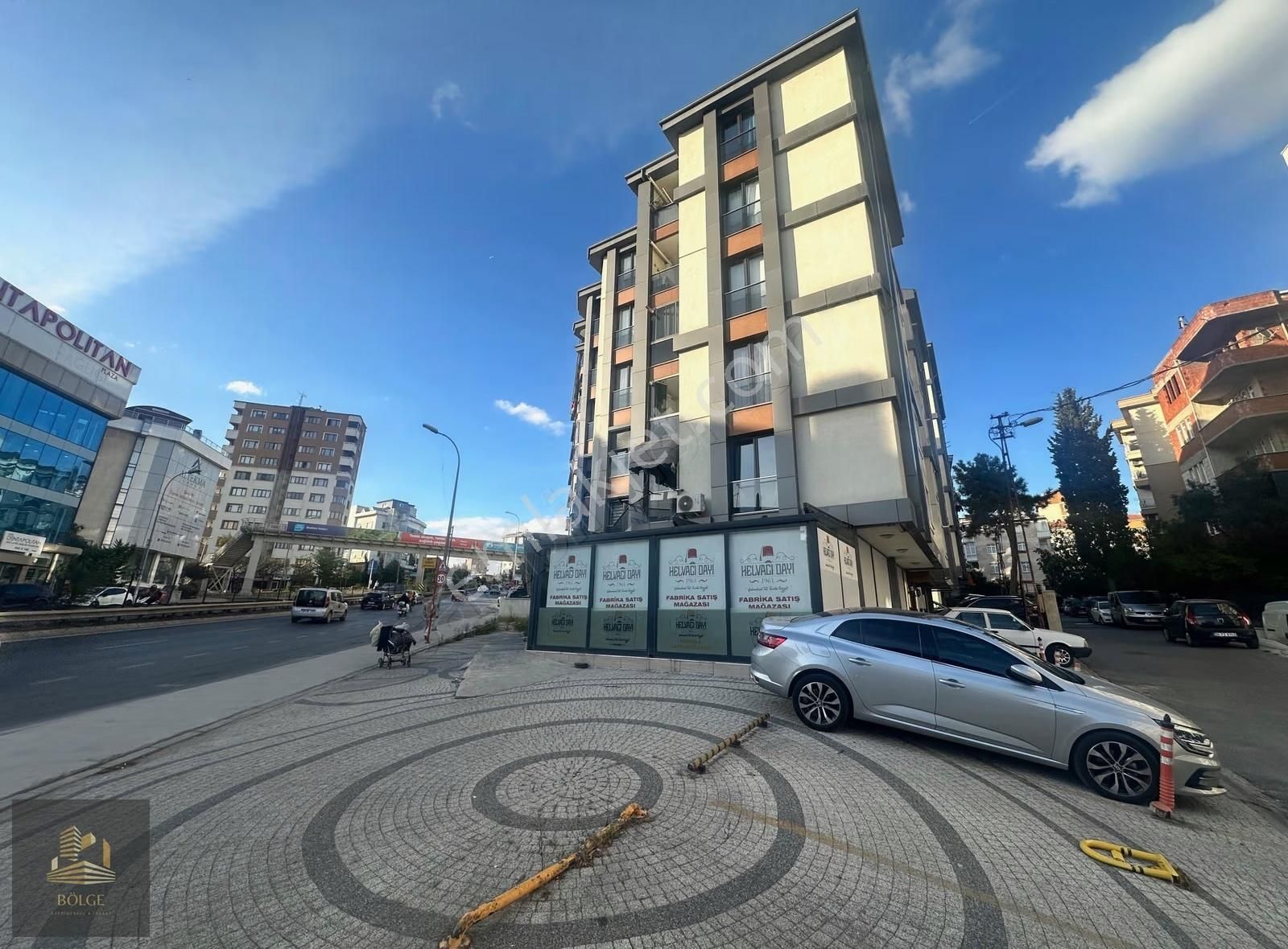 Bölge Emlak'tan Mostar Bulvarı Üzerinde Yeni Binada Boş Daire