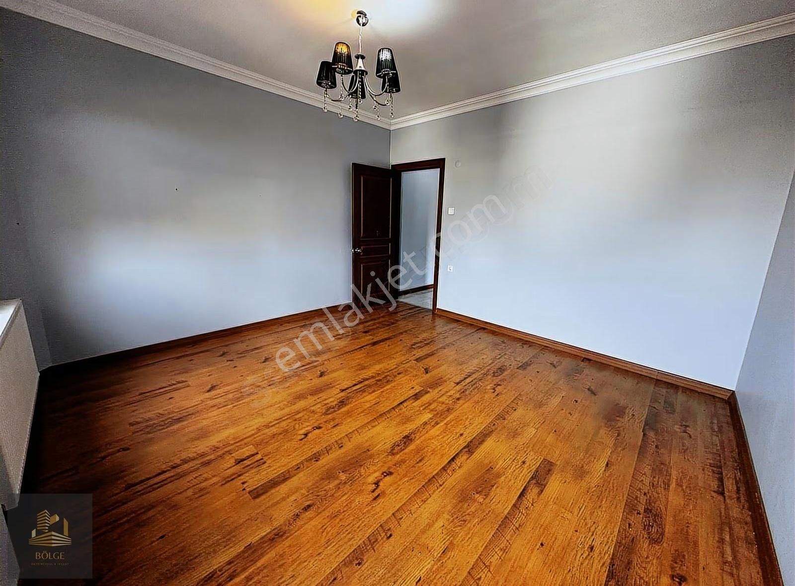 Bölge'den Ana Cadde Üzerinde Asansörlü Temiz Kiralık 3+1 150 M2 - Görsel 27