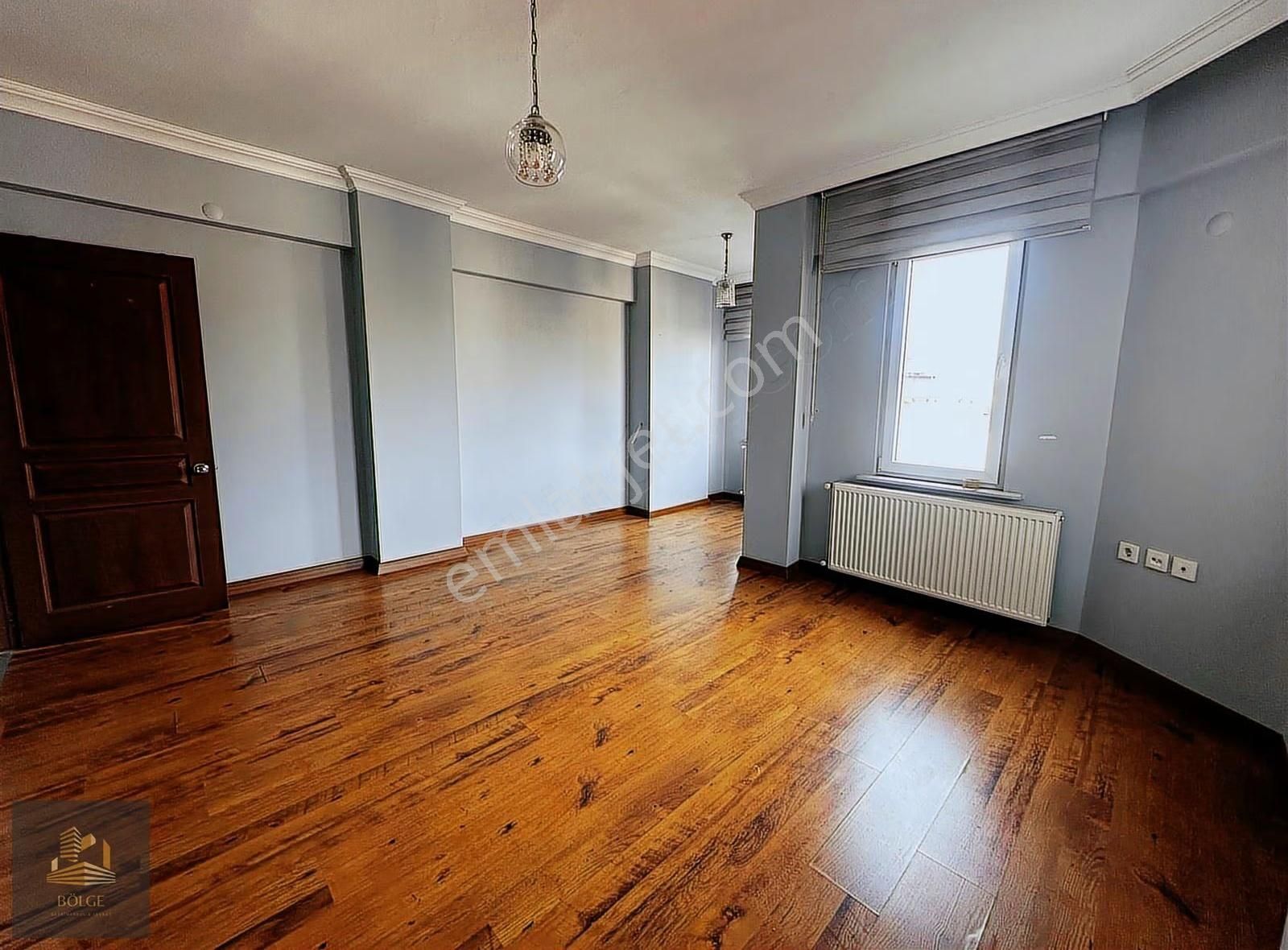 Bölge'den Ana Cadde Üzerinde Asansörlü Temiz Kiralık 3+1 150 M2 - Görsel 13