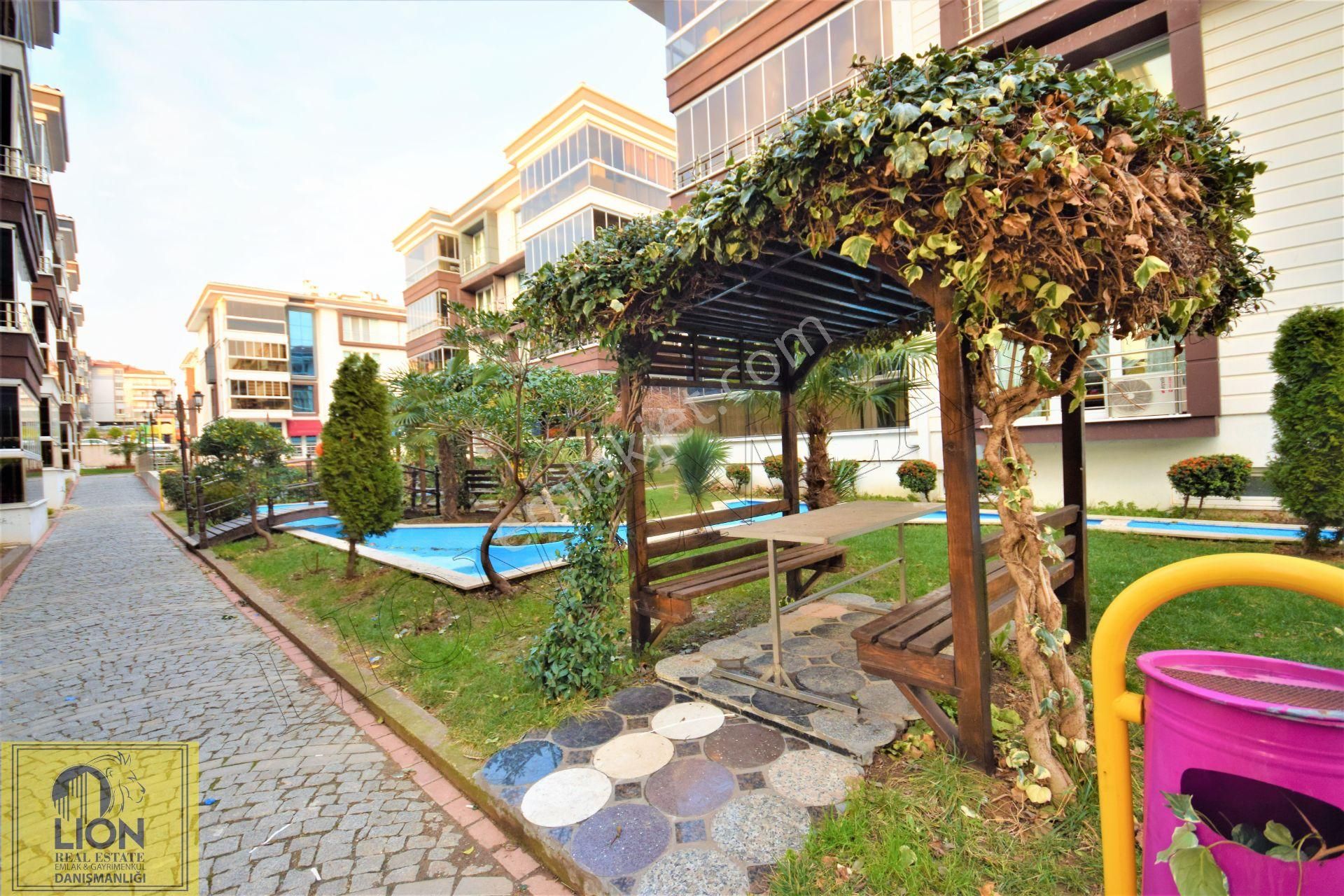 Lıon Emlak'tan İhsaniye'de Havuzlu Site İçi Lüks Kiralık 3+1 Daire