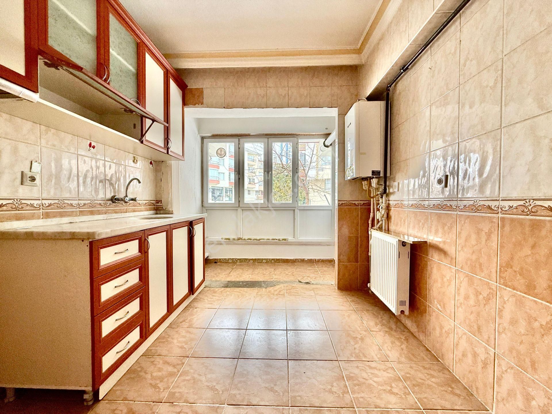 Kalecik Emlak'tan Hicret Camii Yakını 2+1 95m² Klasik Daire - Görsel 2