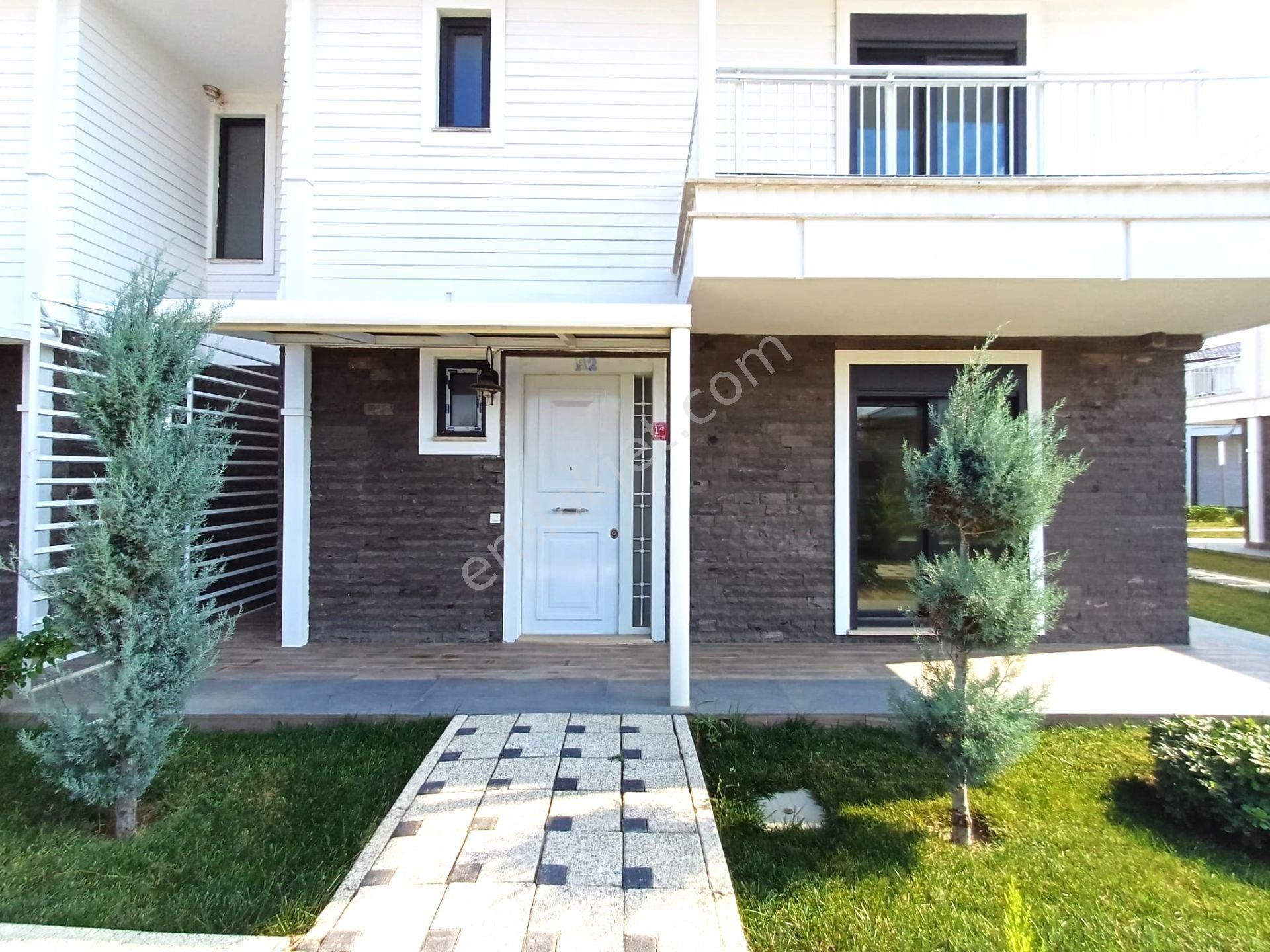 Burhaniye Pelitköy'de Aygül Farkıyla Denize Sıfır Site İçi Havuzlu Bağımsız Lüks 3+1satılık Villalar - Görsel 4