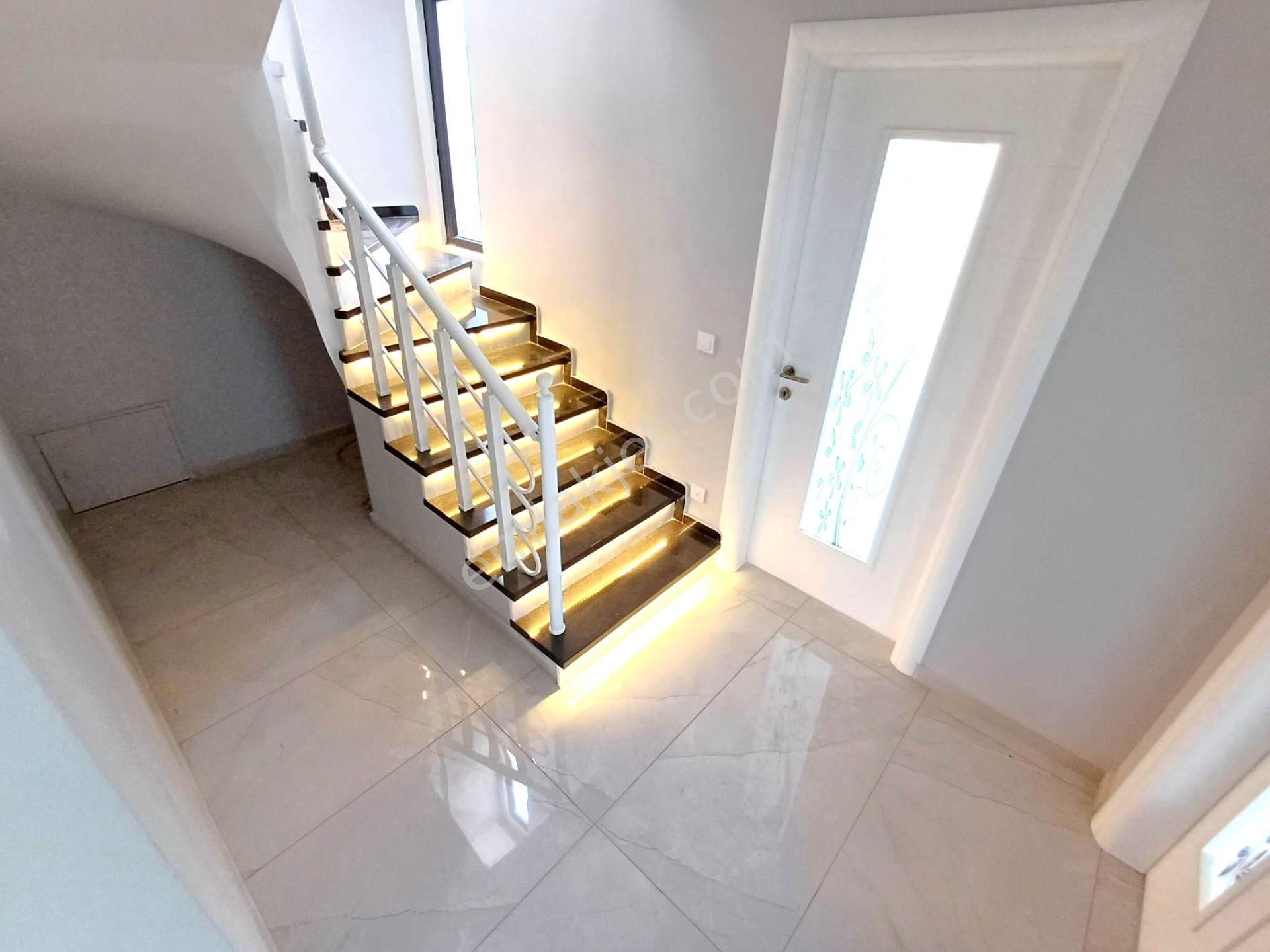 Burhaniye Pelitköy'de Aygül Farkıyla Denize Sıfır Site İçi Havuzlu Bağımsız Lüks 3+1satılık Villalar - Görsel 8