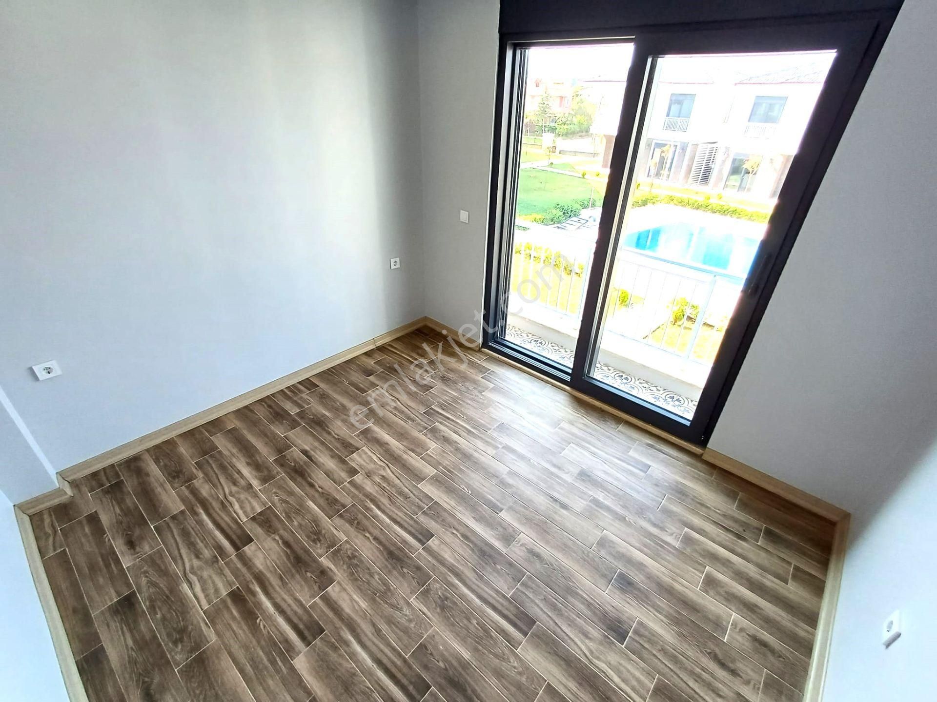 Burhaniye Pelitköy'de Aygül Farkıyla Denize Sıfır Site İçi Havuzlu Bağımsız Lüks 3+1satılık Villalar - Görsel 26