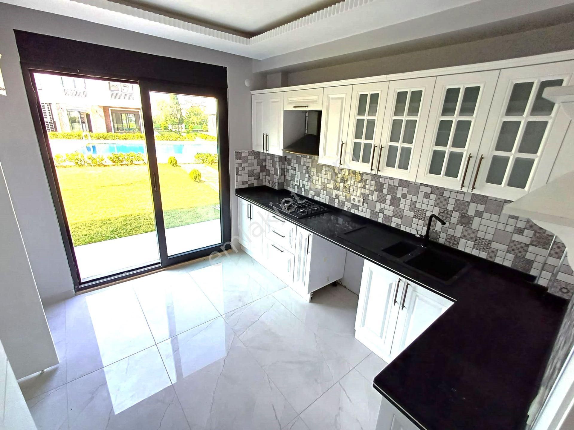 Burhaniye Pelitköy'de Aygül Farkıyla Denize Sıfır Site İçi Havuzlu Bağımsız Lüks 3+1satılık Villalar - Görsel 6