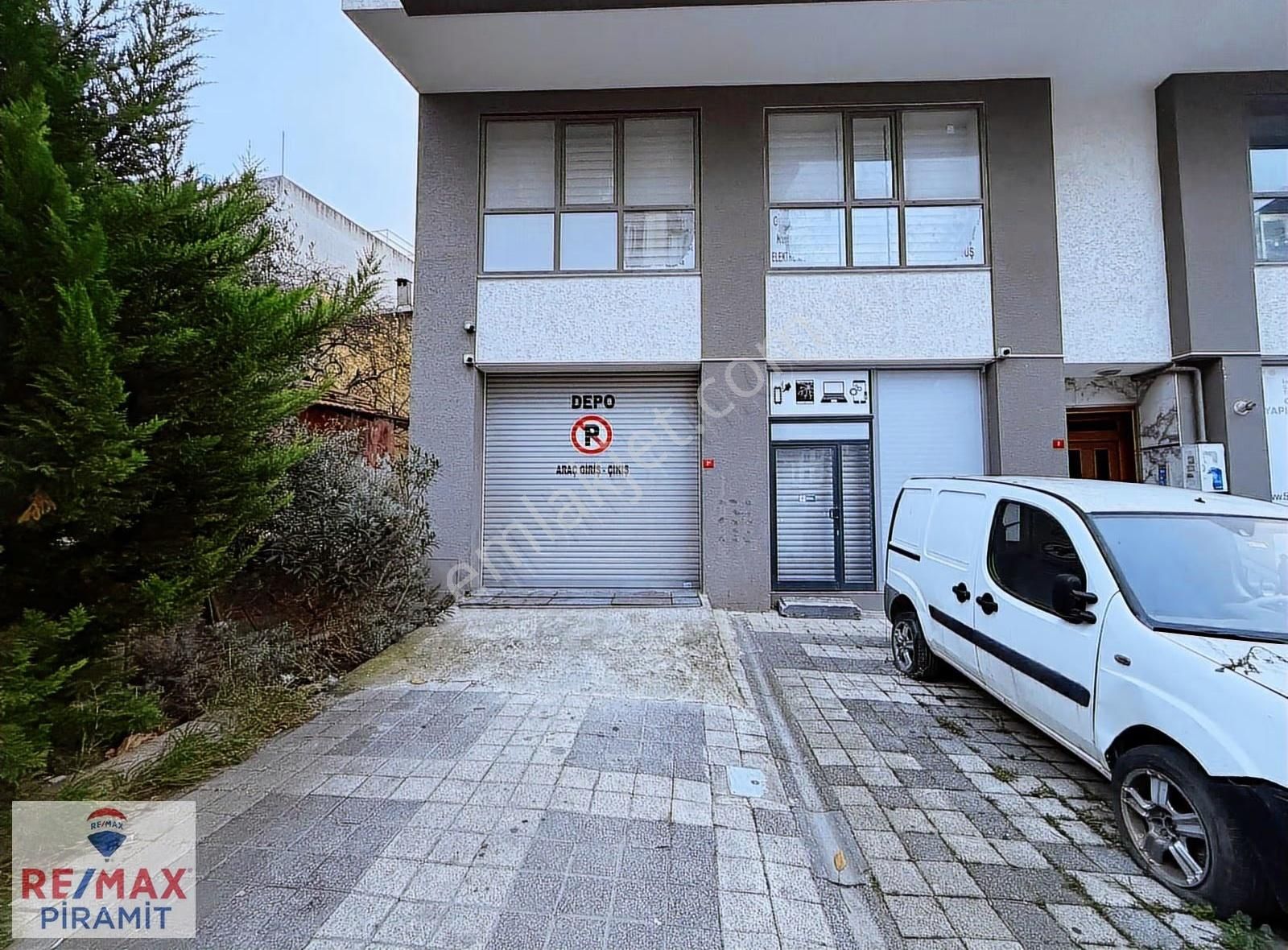 Metroya Yakın-kurumsal Kullanıma Uygun-asma Katlı Satılık Dükkan