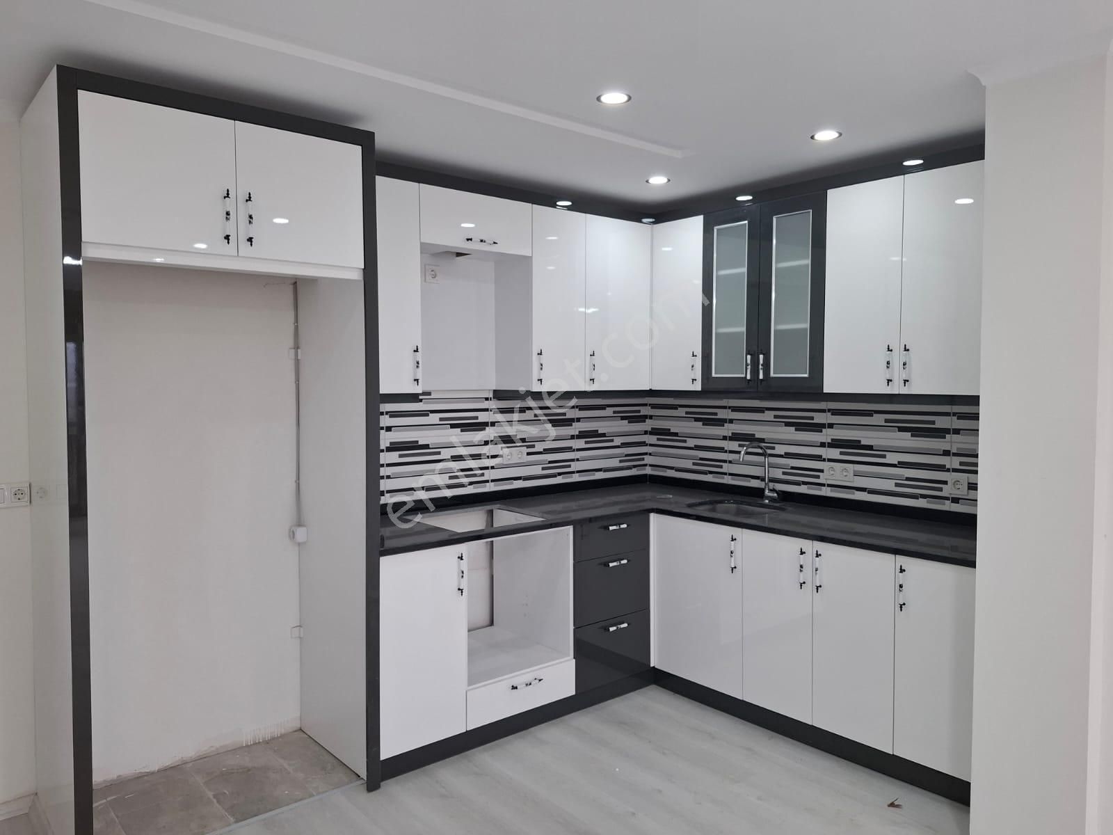 Sarılarda,havuzlu,asansörlü Sıfır 3 + 1 Dublex...