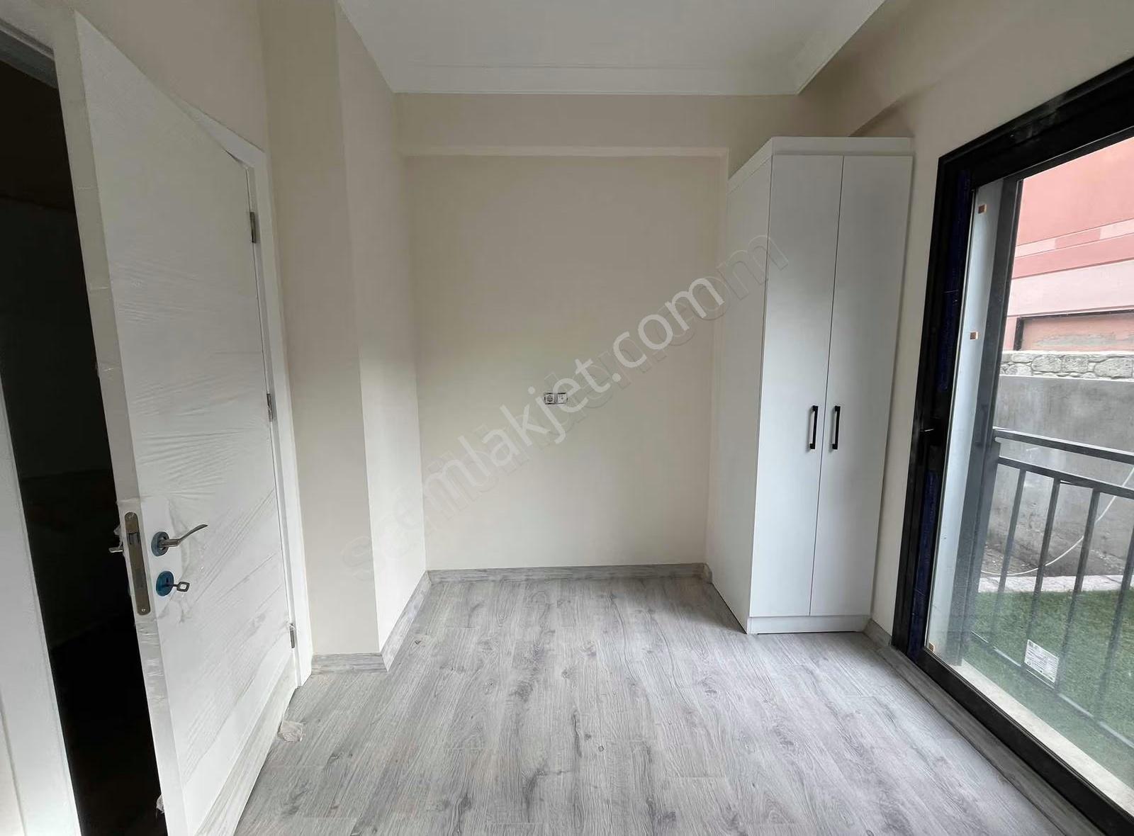 Yiğit Gayrimenkul'den Çeşme Merkez'de Bahçe Kullanımlı Sıfır 1+1 - Görsel 15
