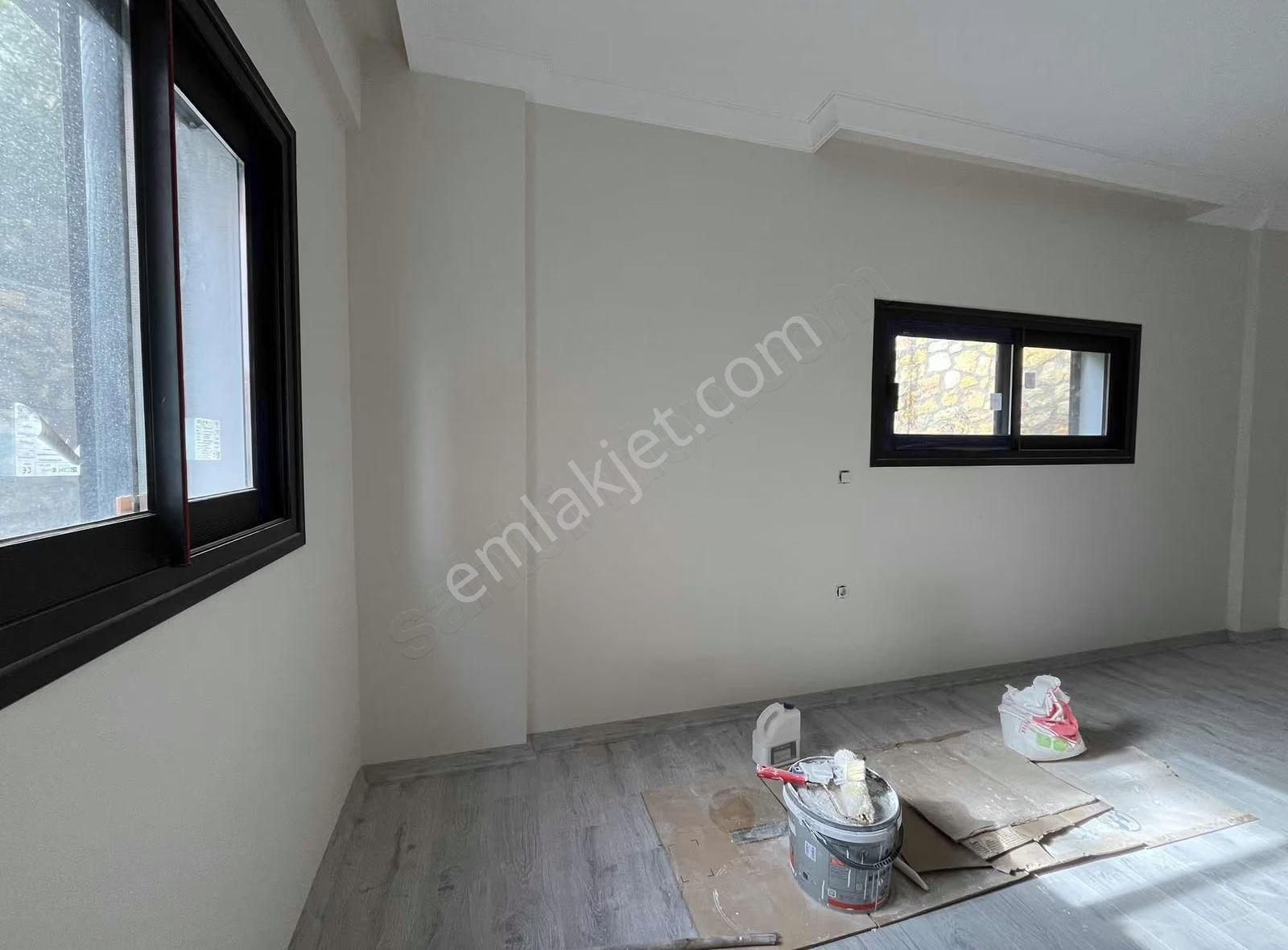 Yiğit Gayrimenkul'den Çeşme Merkez'de Bahçe Kullanımlı Sıfır 1+1 - Görsel 17