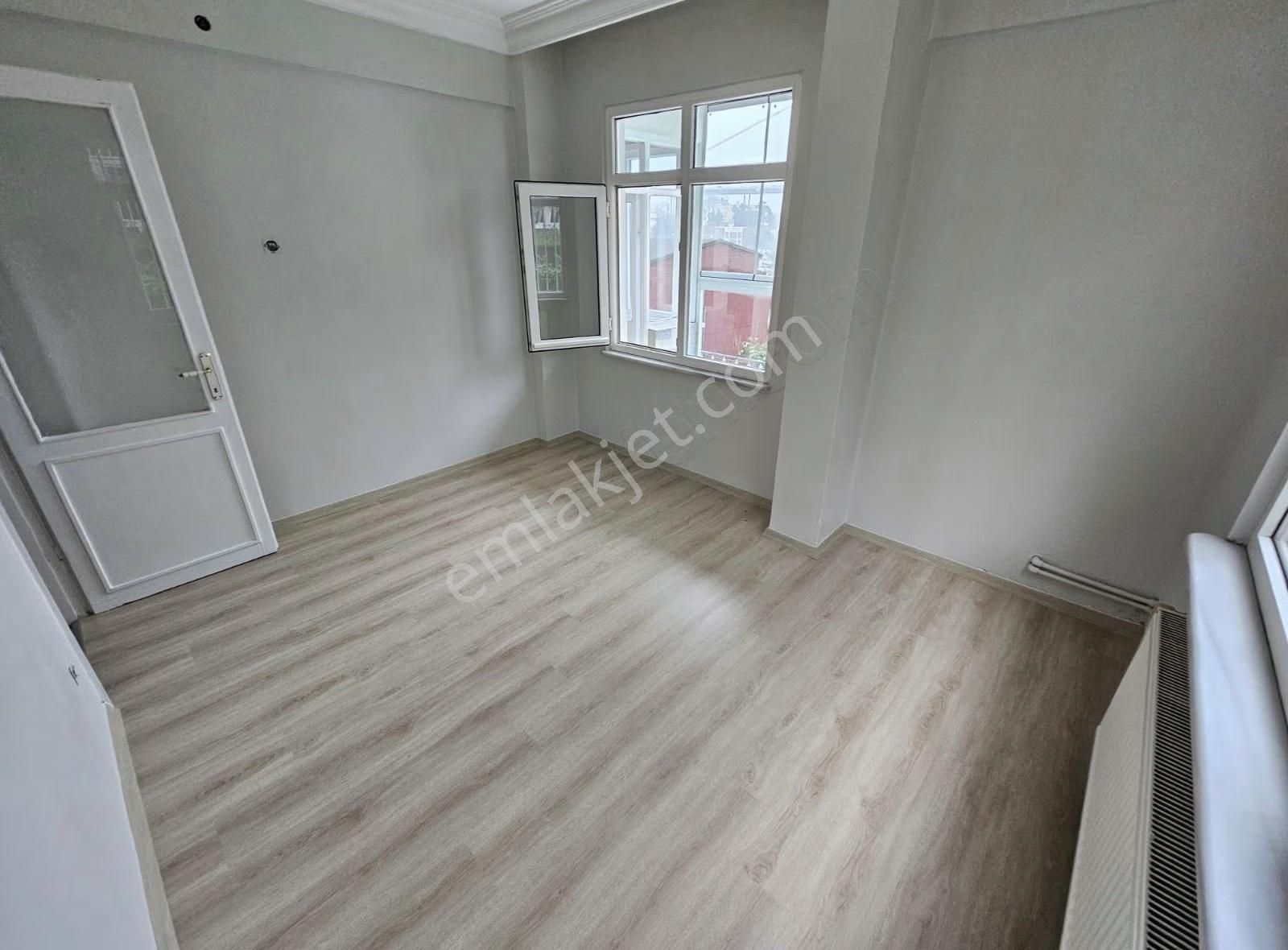 Üsküdar Boğaz Yanı Ve Boğaz Manzaralı 2+1 Balkonlu Temiz Daire - Görsel 5