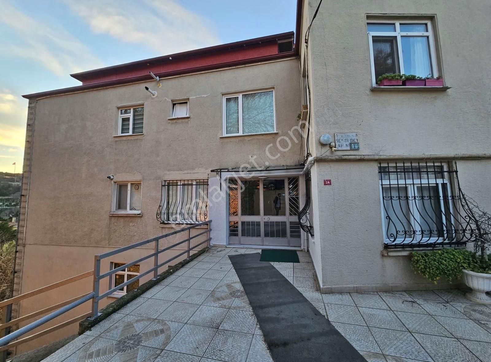 Üsküdar Boğaz Yanı Ve Boğaz Manzaralı 2+1 Balkonlu Temiz Daire - Görsel 18