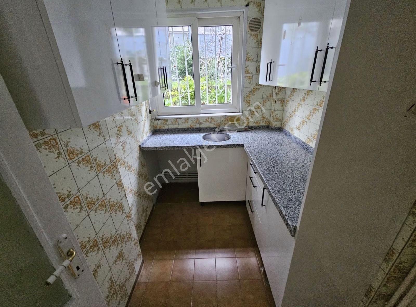Üsküdar Boğaz Yanı Ve Boğaz Manzaralı 2+1 Balkonlu Temiz Daire - Görsel 3