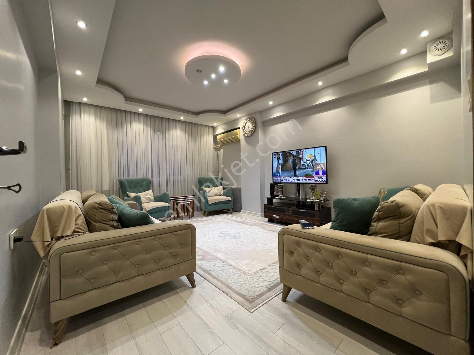 Yenibosna Zafer Mahallesi Satılık 3+1 Daire Metrobüse 5 Dakika Güney Cephe