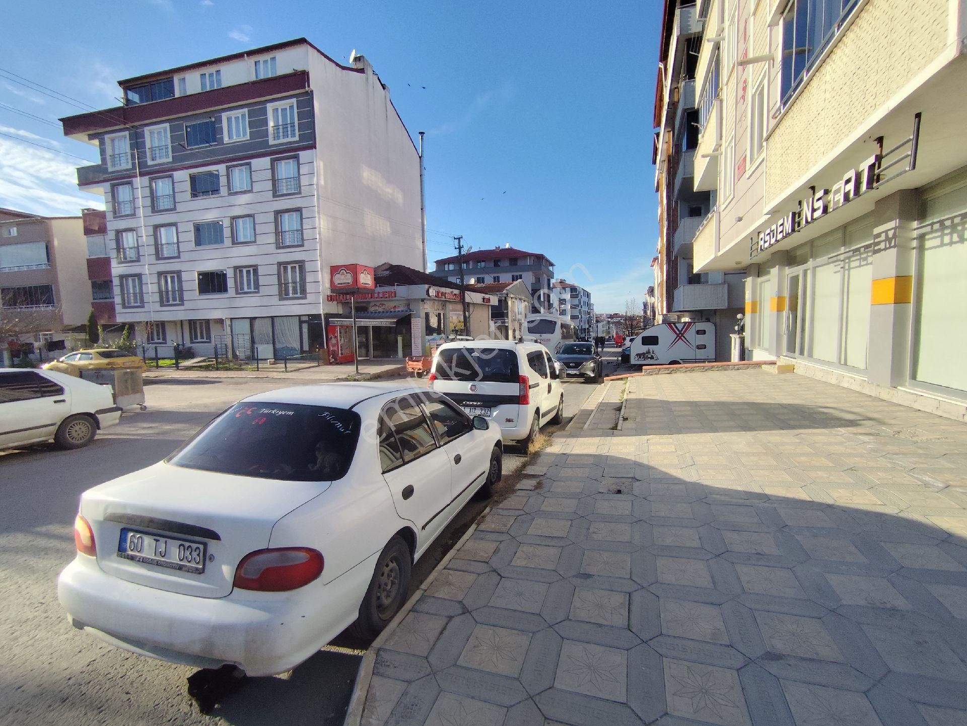Remax Land'den Cadde Cephe Her Yere Yakın İki Katlı Dükkan - Görsel 3